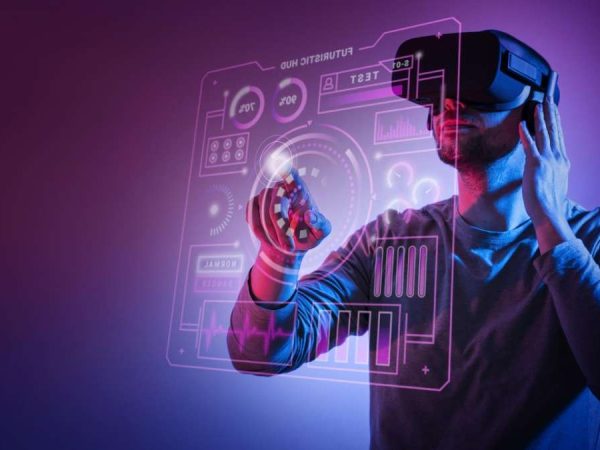 medium-shot-man-wearing-vr-glasses-scaled